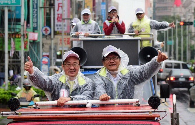 風雨故人來　潘孟安陪同柯建銘掃街拜票