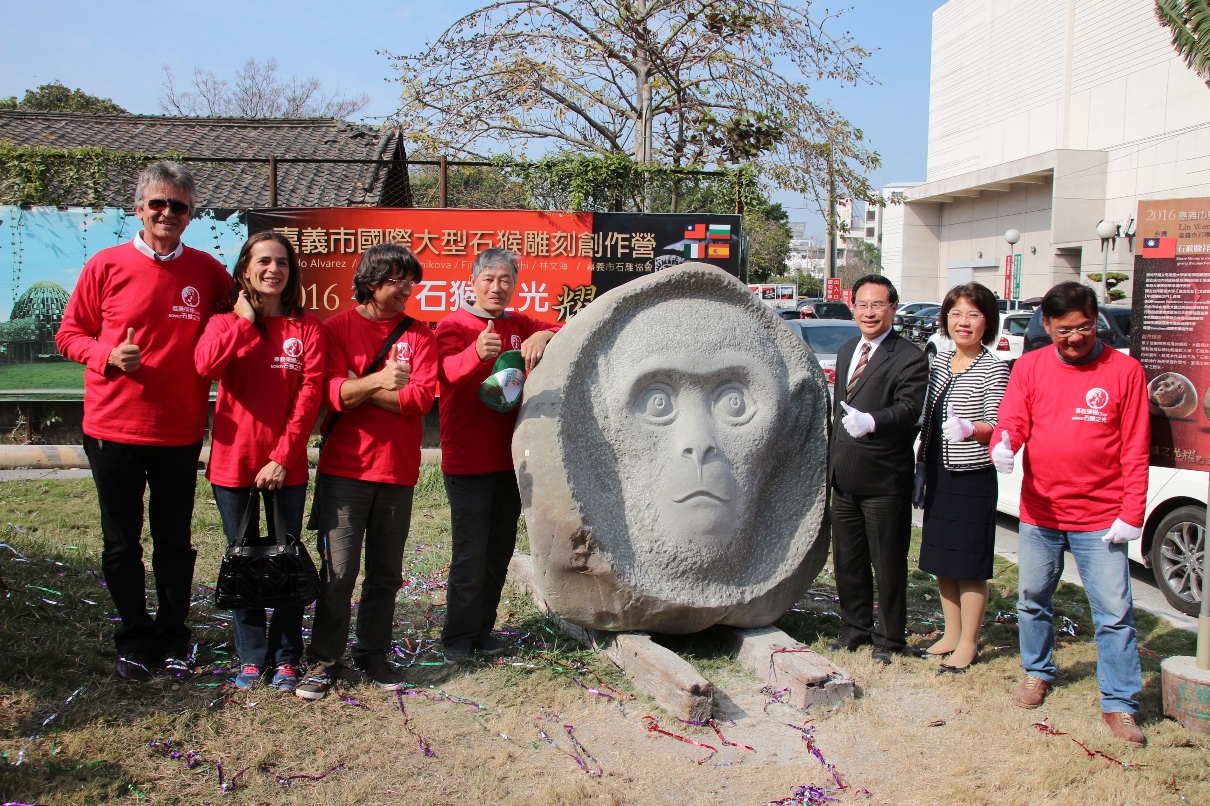 來香湖公園看石猴　首屆國際大型石猴雕刻創作營閉幕