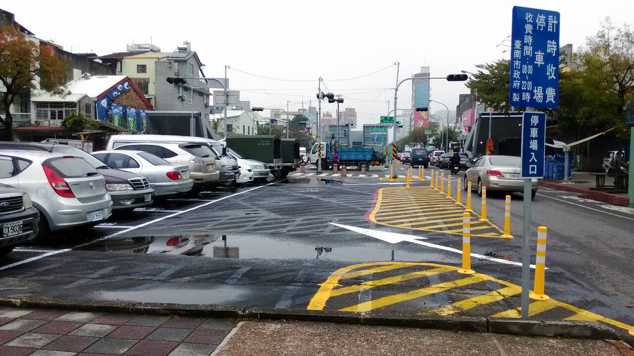因應海安路沿線人車壅塞　南市增設汽機車臨時停車格位