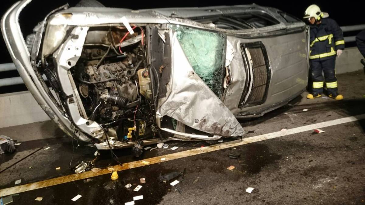 台61線福興段車速過快肇禍　駕駛乘客彈出車外父子雙亡
