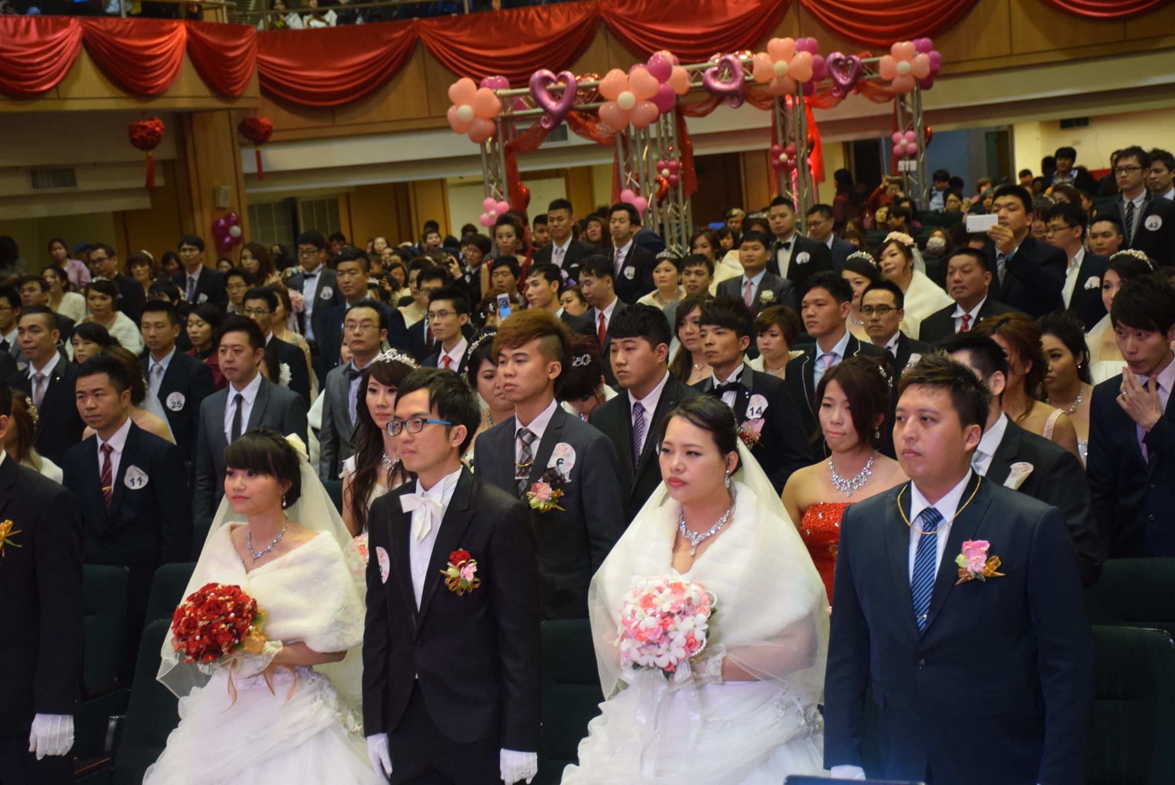 大甲媽祖嫁女兒場面隆重　99對新人在祝福下完成婚禮
