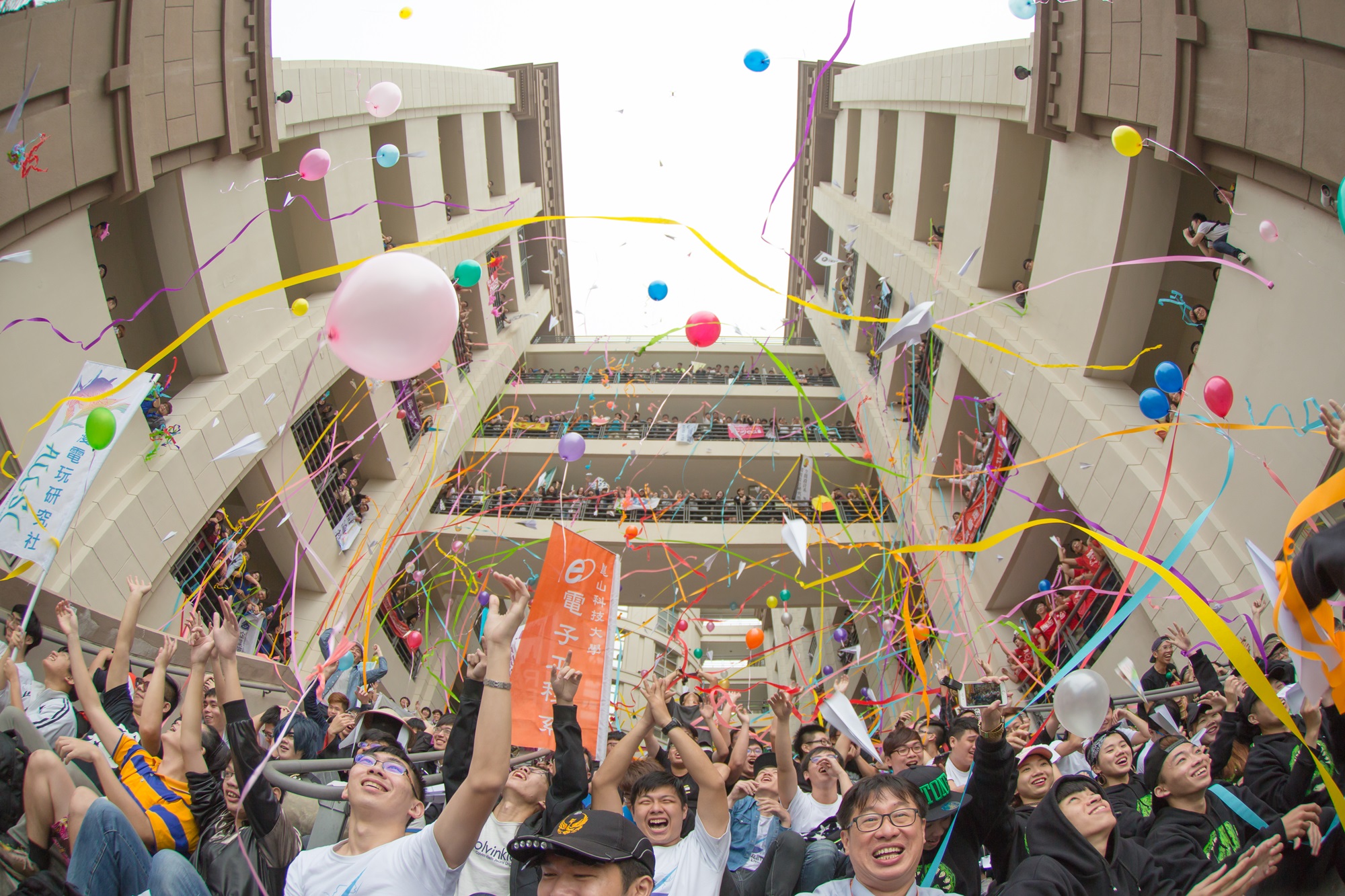 一鏡到底Lip Dub影片拍攝　崑山科大動員千人破校園紀錄