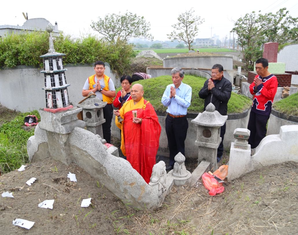 朝天宮慎終追遠　廟方為歷代住持掃墓