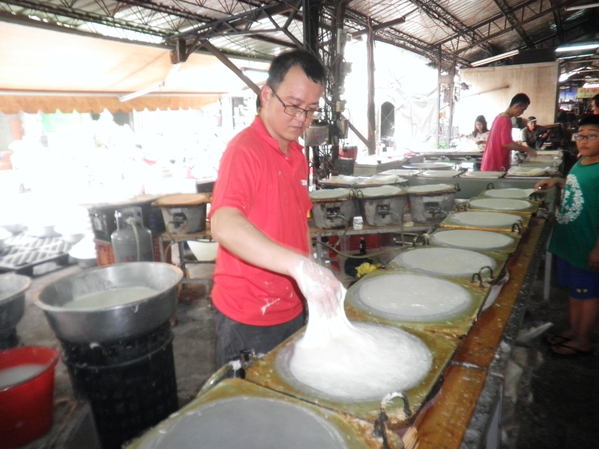 清明掃墓吃潤餅　北斗潤餅皮業者爐開48口供不應求