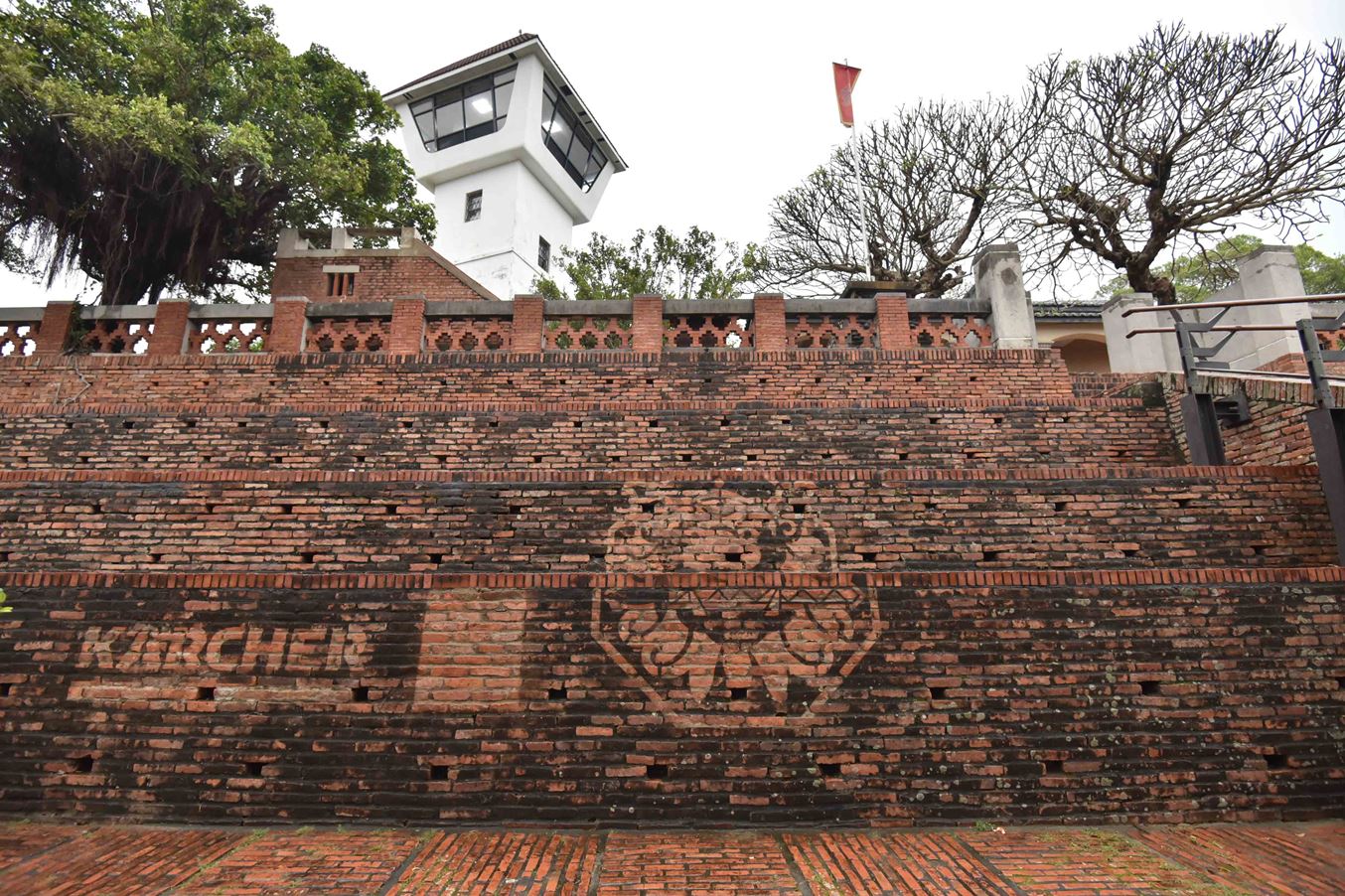 400年來的第一次　台南安平古堡快樂「洗澎澎」