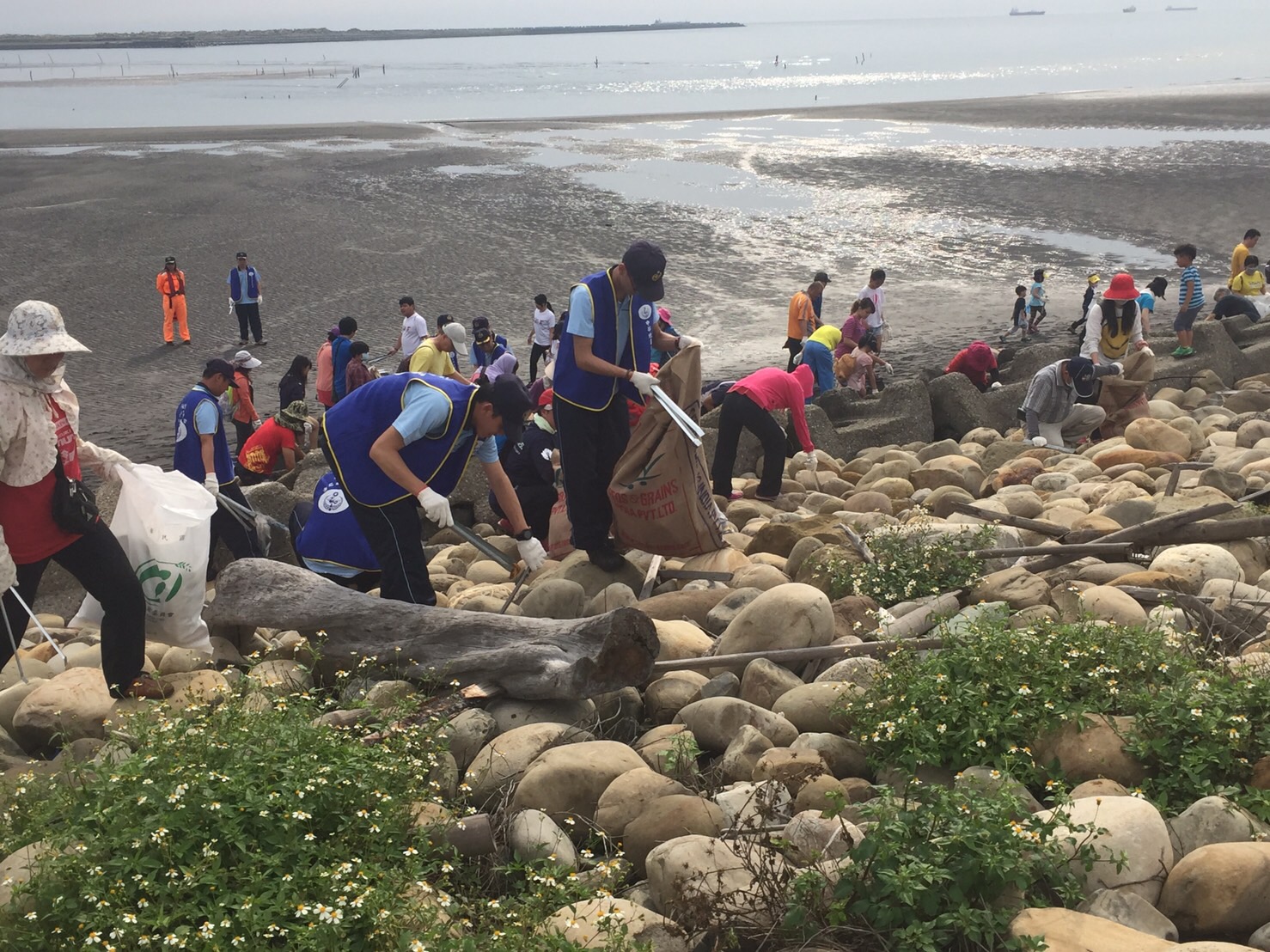 配合雲縣環保局　中部海巡於夢幻沙灘舉辦淨灘活動