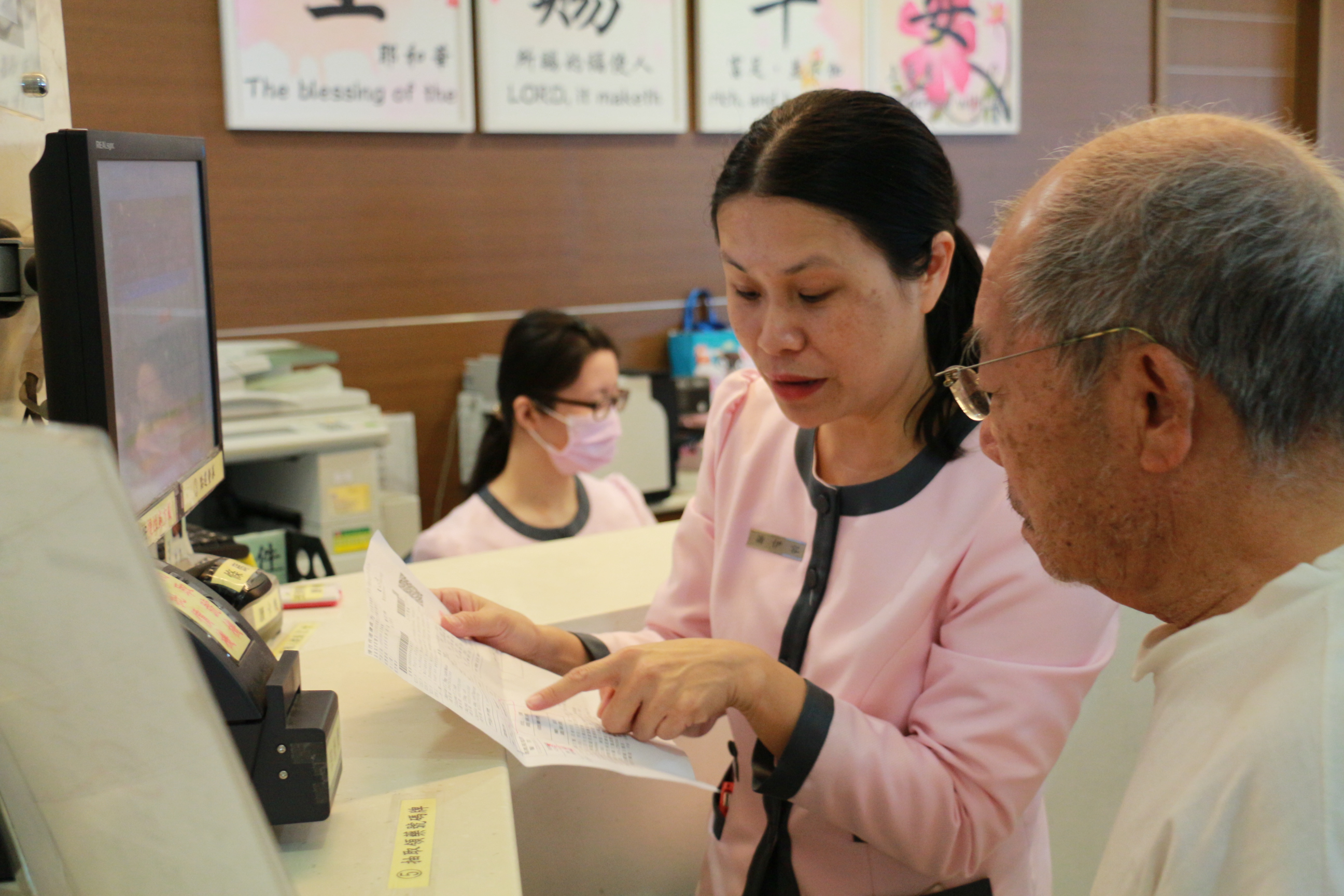 嘉基自動慢箋機　領藥省時好幫手