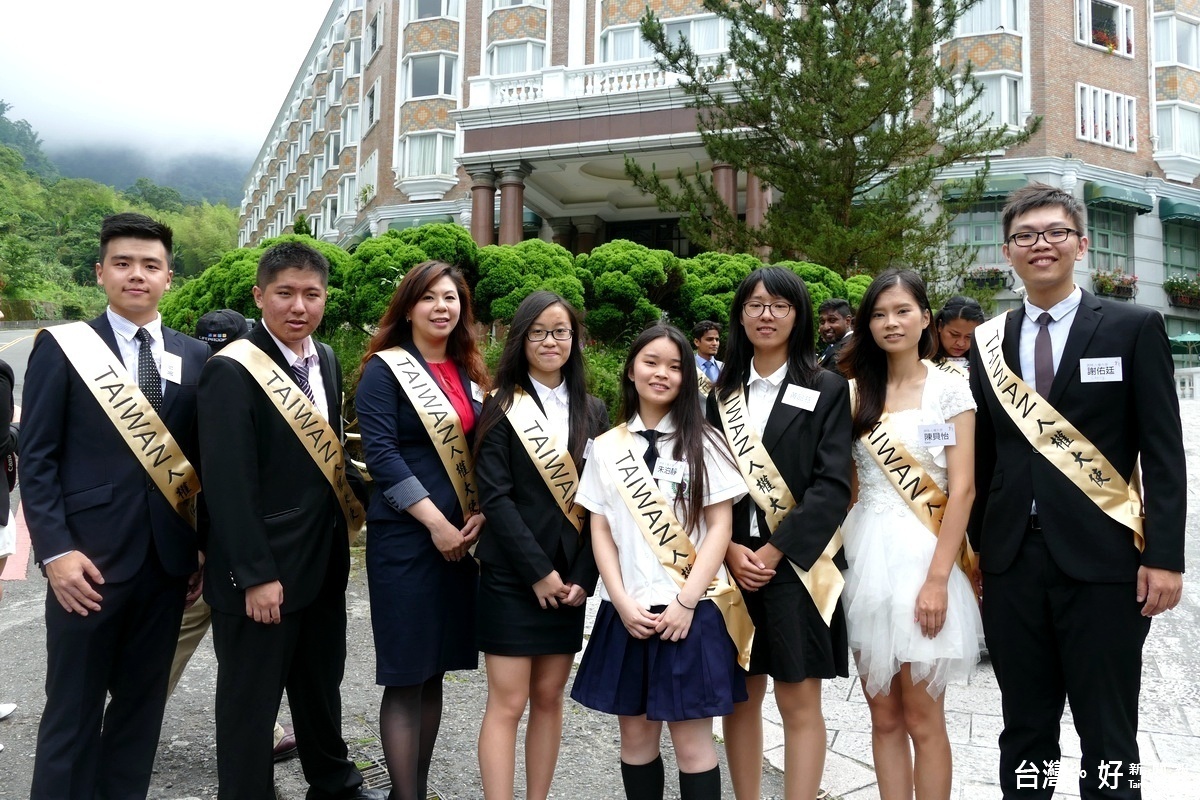 來自台灣各大專院校的8名人權大使。