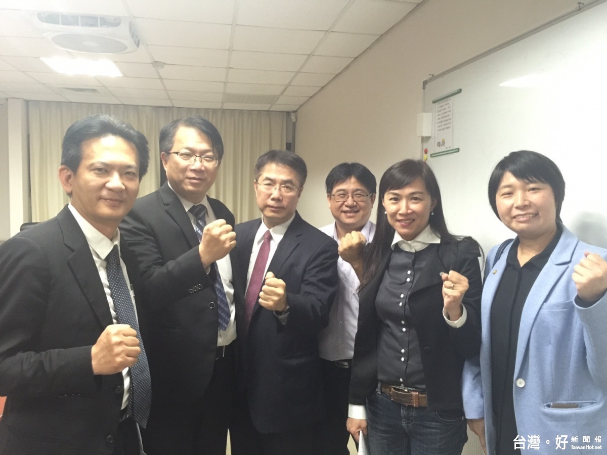 台南市顏純左副市長與民代特地北上,列席內政部都委會綠議。