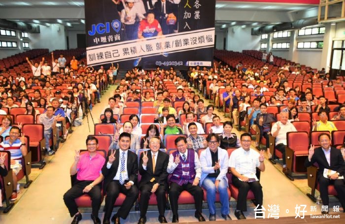 鄭市長說市府正配合計畫,進行多項建設,要讓青創在桃園有更多舞台。