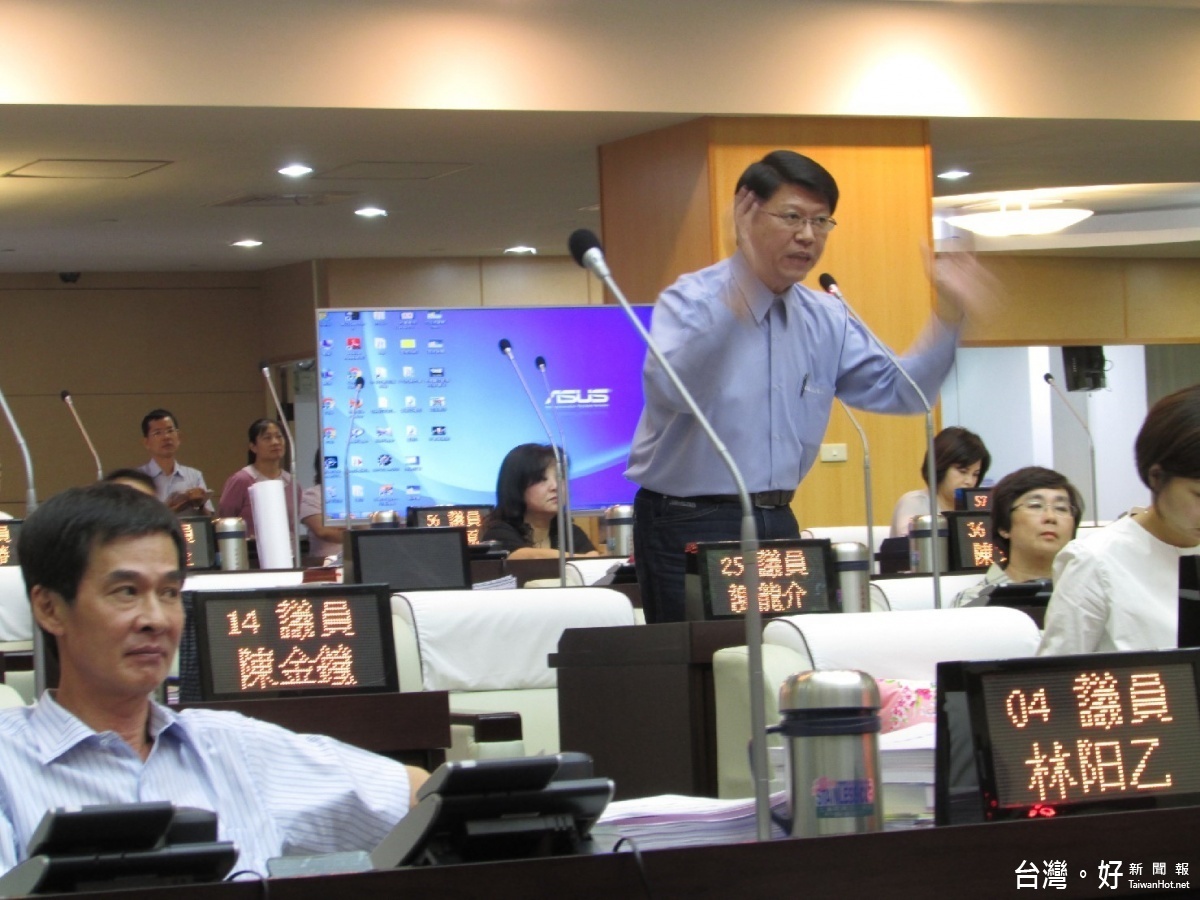 「台語之神」謝龍介議員發言,指29日大家面對市民,議員要把良心拿出來!