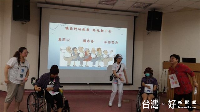 桃療護理師們自行組成隊伍參賽,充分展現護理人員的創意及團隊精神。