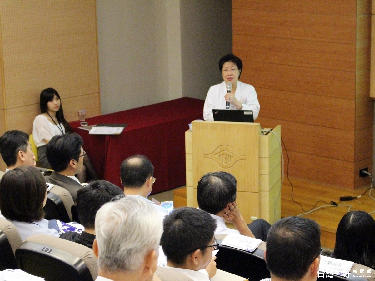 桃園長庚醫院黃美涓名譽院長簡報「預防醫學:銀髮族需求分享」