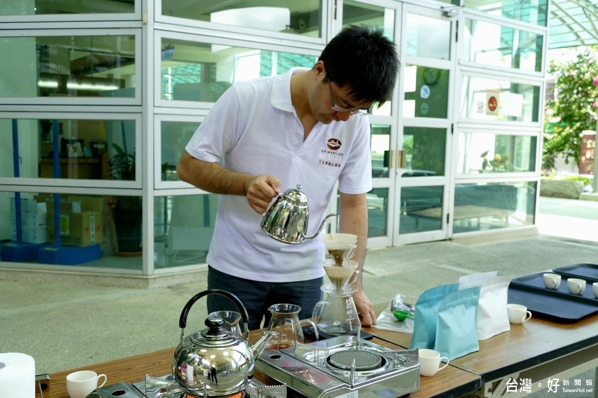 7月9、10日兩天，在向山遊客中心辦理『臺灣咖啡12強＋1-日月潭邀請賽』中，現場還有參加試飲活動喔！