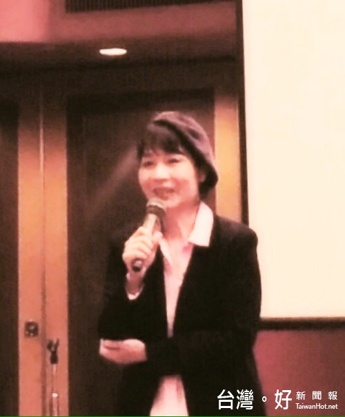 作家許旭蓮希望「異域紅塵」能透過電子版的連載,喚起在世界各地的華僑們,也能在網絡上互通心聲。