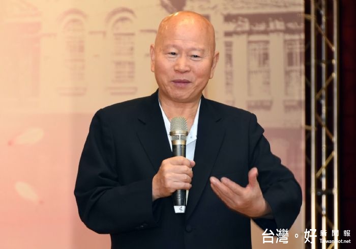 前民進黨主席許信良鼓勵桃園優秀學子奮發向上,恭喜得獎同學,也向吳家致敬。