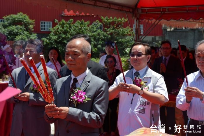 該公司設置文創園區之總投資金額超過新臺幣3億元,預期可創造300個以上就業機會。