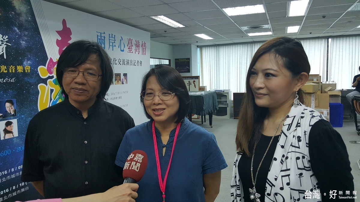 桃園在地傑出團隊「春之聲管弦樂團」應邀前往河南巡演,行前舉辦記者會說明。