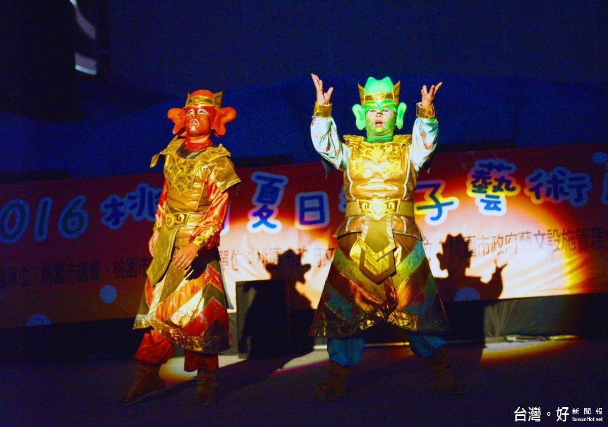 桃園夏日親子藝術節開幕,紙風車劇團年度大戲「順風耳的新香爐」登場。