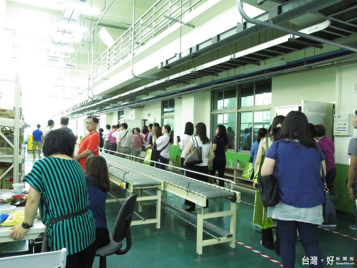 座談會活動,也安排企業代表參訪桃竹苗分署辦理之餐飲、物流服務及視覺傳達職業訓練。