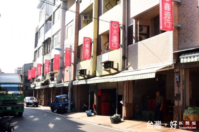 預算約1,500萬元,施作一致規模的招牌187面和雨遮207座,工程完工後可提高商圈意象。