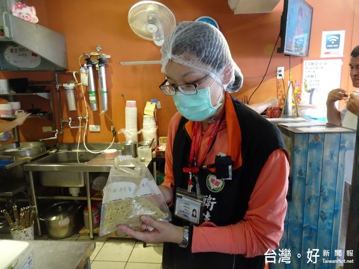 桃園市政府衛生局共計抽驗45件,有34件合格,11件產品不合格(包含大腸桿菌、大腸桿菌群超標),初驗不合格率24.4%。