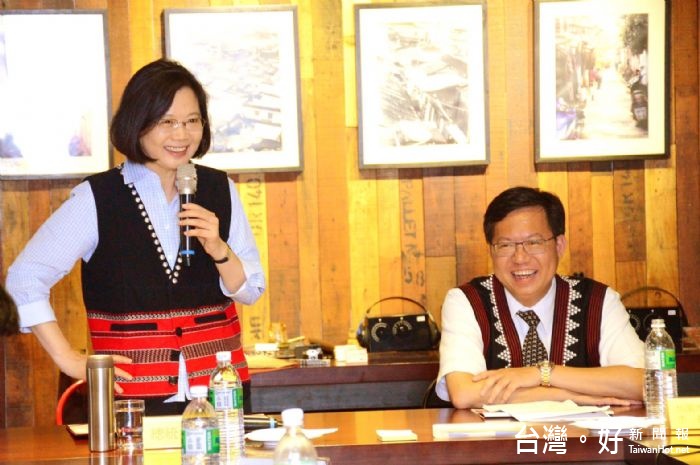桃園市長鄭文燦陪同總統蔡英文前往平鎮區阿美米干進行座談,讓魅力金三角文化成為台灣特色及國際觀光亮點。