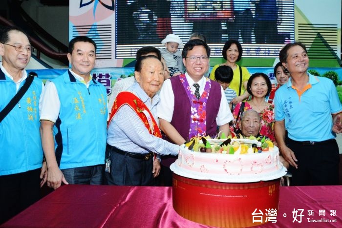 中壢區模範父親表揚活動, 鄭市長:感謝所有父親,祝福父親節快樂。