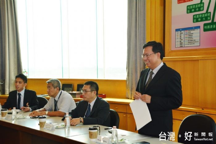 桃園市長鄭文燦接見加拿大駐台北貿易辦事處馬禮安代表一行人,雙方就未來經貿投資、教育、文化等層面進行討論。