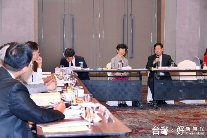 桃園市長鄭文燦主持「桃園市政府兩岸事務小組105年第2次工作會議」,陸委會主委張小月亦率陸委會各處出席與會。