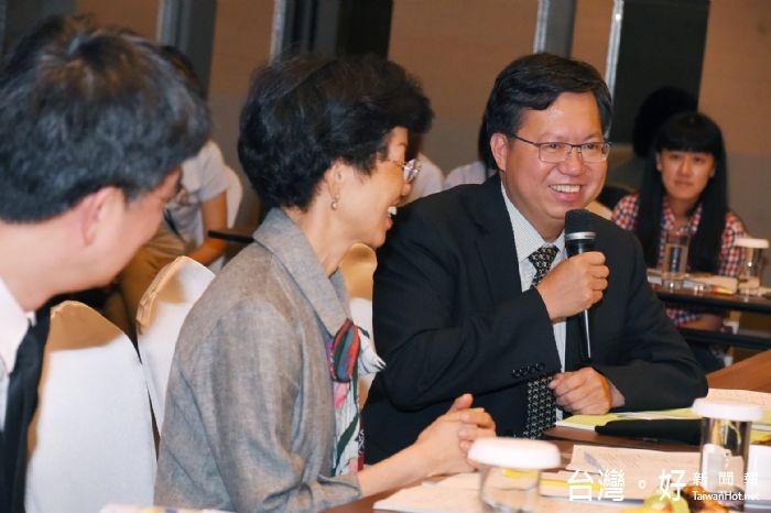 桃園市長鄭文燦主持「桃園市政府兩岸事務小組105年第2次工作會議」,陸委會主委張小月亦率陸委會各處出席與會。