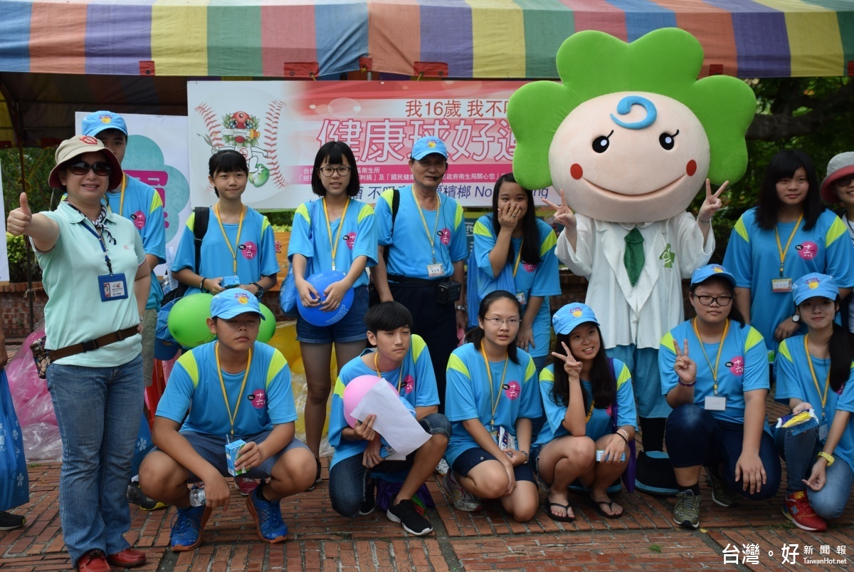 台南市立醫院、安平區衛生所成年禮中,透過活動讓青少年能夠遠離菸、毒,建立正確的健康知識。