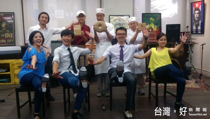 足夢舞人團隊執行了「足夢家扶計畫」,與弱勢孩童與青少年近距離互動與同樂。