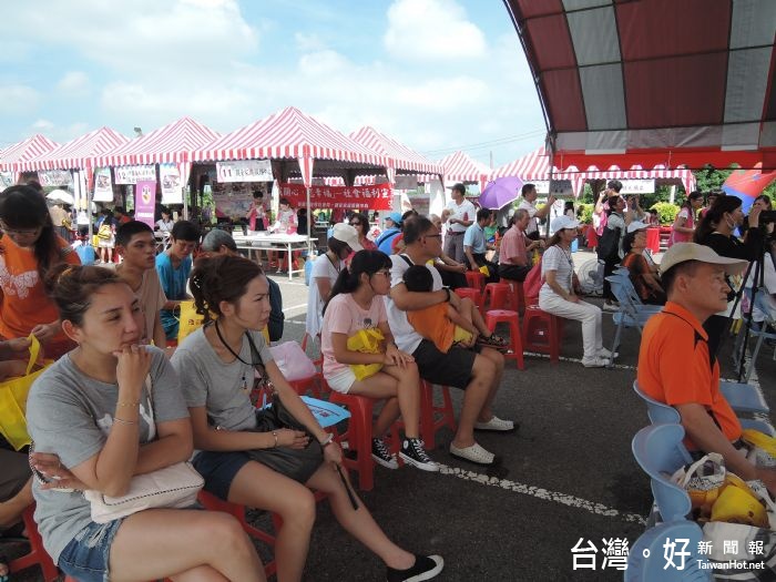 社區民眾參與福利宣導活動情形,約500人以上參加本次活動,活動順利圓滿完成。