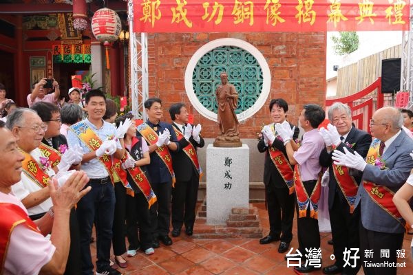 秋季祝壽大典結束後,也舉行鄭成功銅像揭幕典禮