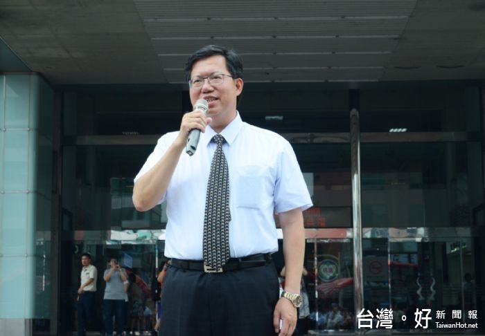 市府中元節聯合普渡祭祀,鄭市長祈求桃園建設順利發展,期勉市府同仁共同努力。