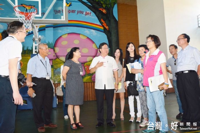 鄭市長表示,請教育局實質審查後再給予補助,以提供孩子優質的學習環境。
