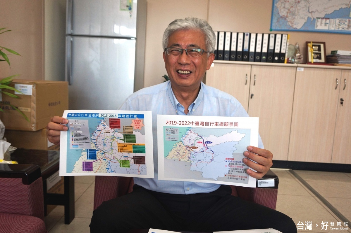 陳盛山局長細心解說各項觀光規劃,希望能夠提升旅遊及住宿人次,進而增加觀光產值。
