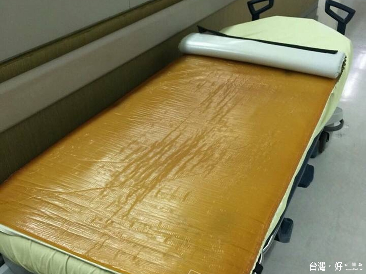 月月行善的謝慧謹,今八月份她以愛的號召募得38萬元捐贈給桃園醫院購買脂肪墊