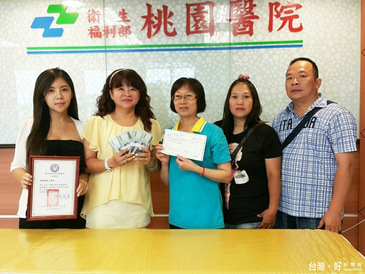 月月行善的謝慧謹,今八月份她以愛的號召募得38萬元捐贈給桃園醫院購買脂肪墊