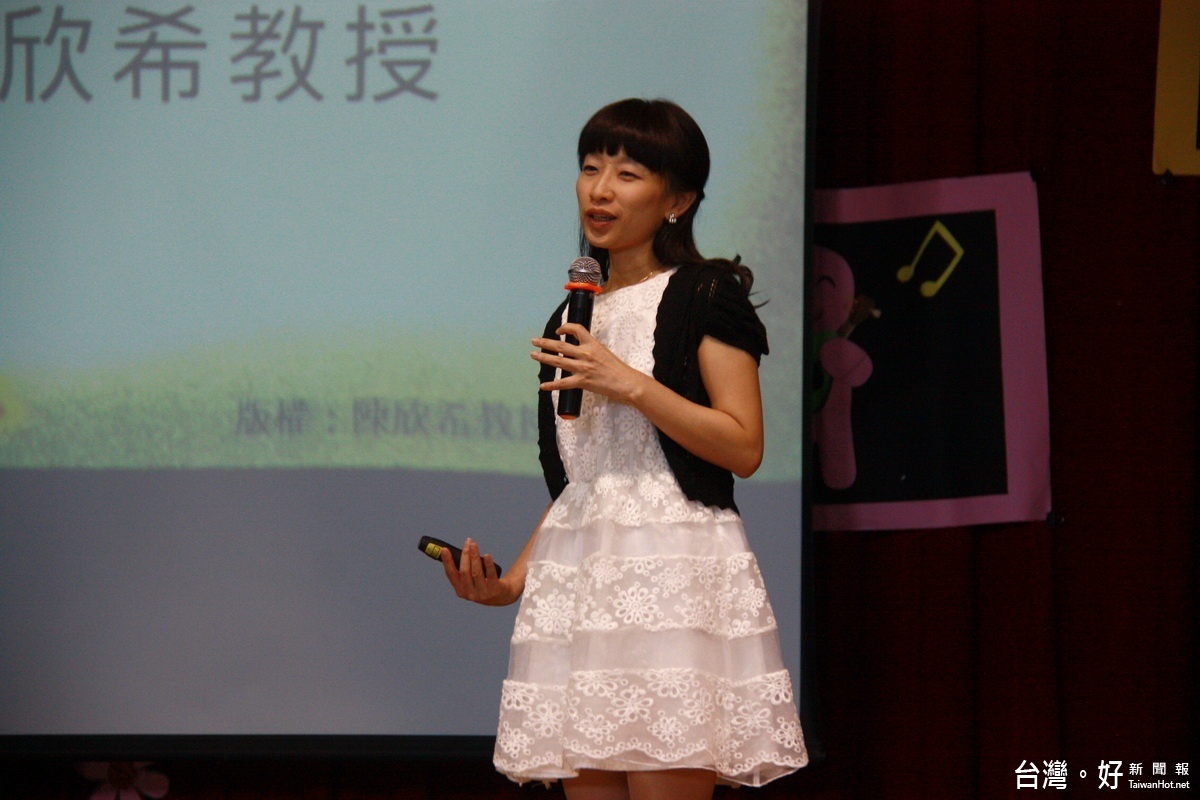 語文課程模組計畫陳欣希博士講解。(記者扶小萍攝)