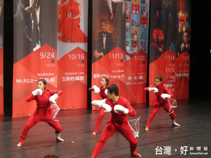 「2016鐵玫瑰劇桃園展演中心隆重登場,為期3個月、12齣節目、20場演出。
