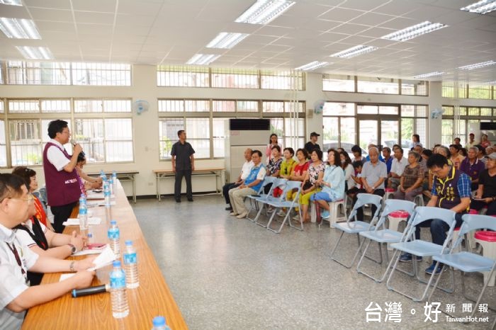桃園市長鄭文燦視察「集會所增建無障礙設施(電梯)工程」表示,,讓集會所不只好用、實用,且讓長輩更方便。