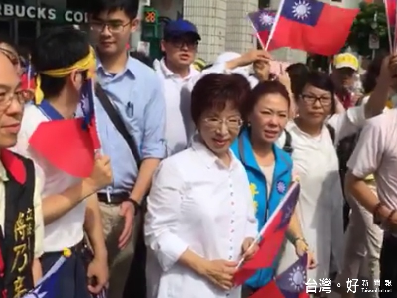 93大遊行,國民黨主席洪秀柱率四位黨副主席設加油站聲援。