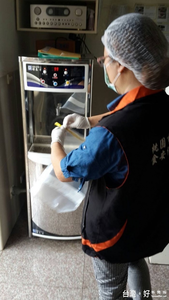 衛生局現場抽驗剩餘管灌奶粉及機構水源,以釐清感染來源。