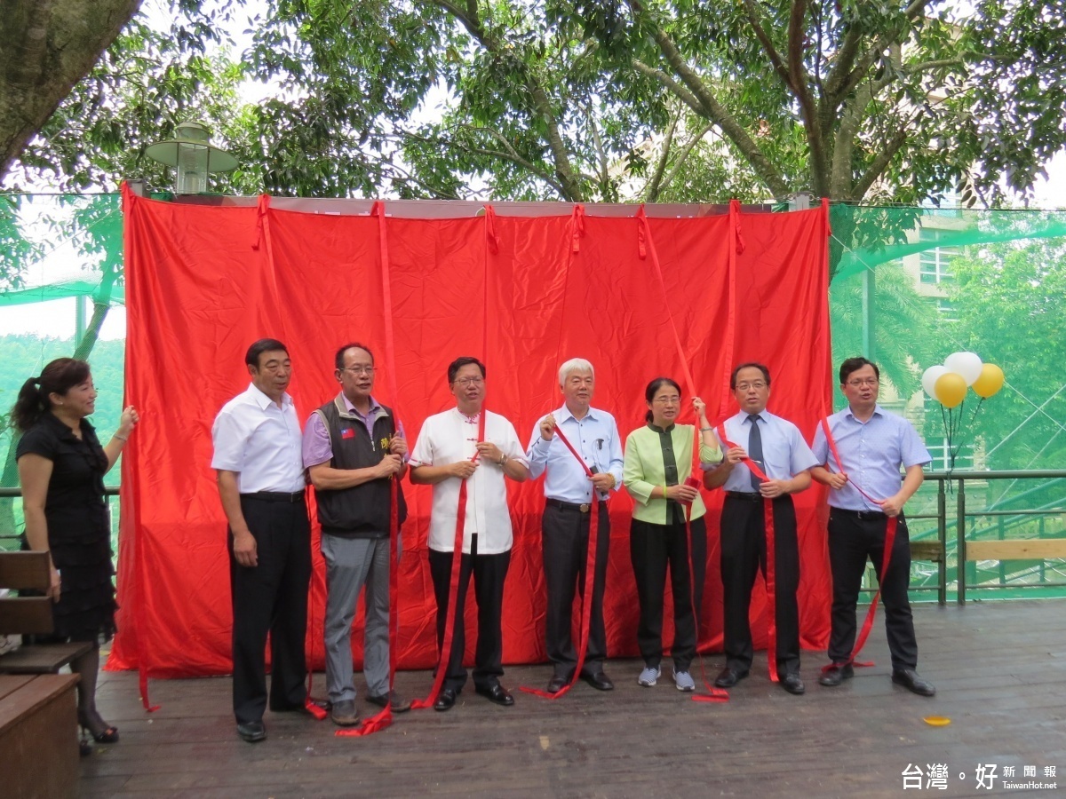 鄭市長說,市府打造桃園優良旅宿品牌,東森山林渡假酒店獲得不少好評,市民朋友可以配合「客庄小旅行」活動到此一遊。