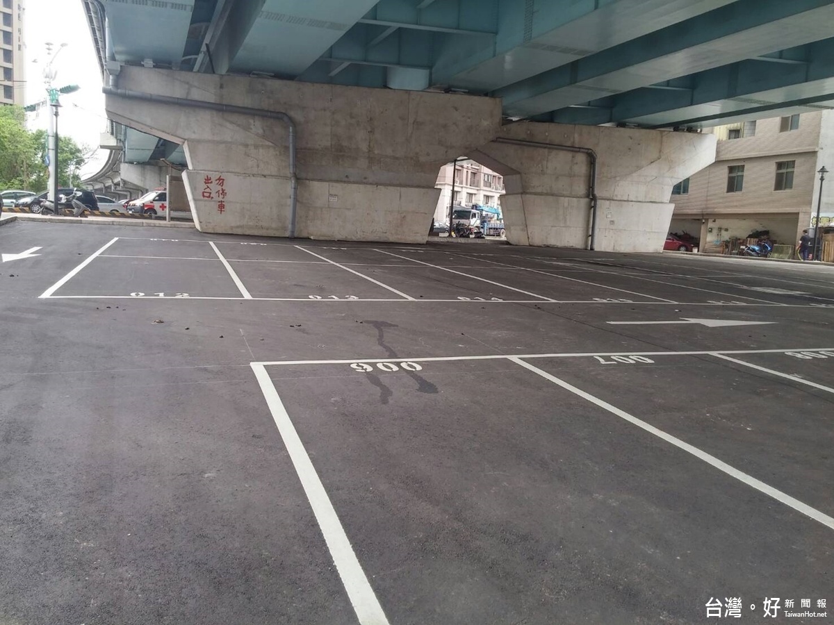 桃園市上海路國道二號橋下增設二處停車場,解決桃市民眾停車問題