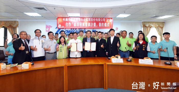 鄭市長表示,以3年為一期,第一期每年挹注800萬元,期盼能以12年計畫,總數近1億元的經費,投入桌球培訓。