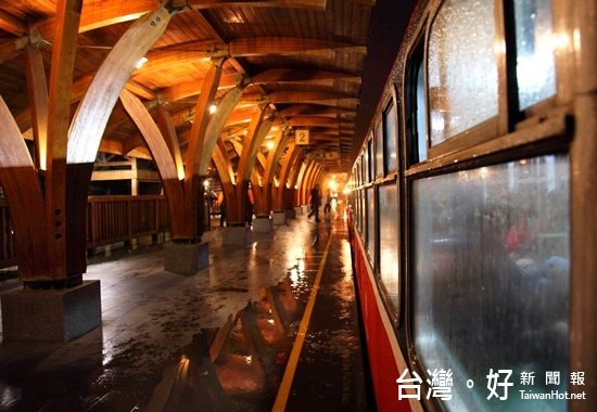 阿里山森林鐵路-阿里山小火車凌晨登車
