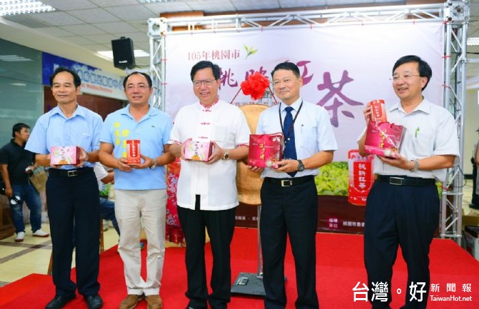 鄭市長表示,希望透過評鑑,提高「桃映紅茶」品牌價值,並推動產銷履歷農產品標章(簡稱TAP標章),提升桃園茶產業整體形象與價值。